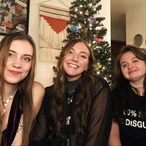 Meet your Poshers: Madison, Madalyn & Nora✨